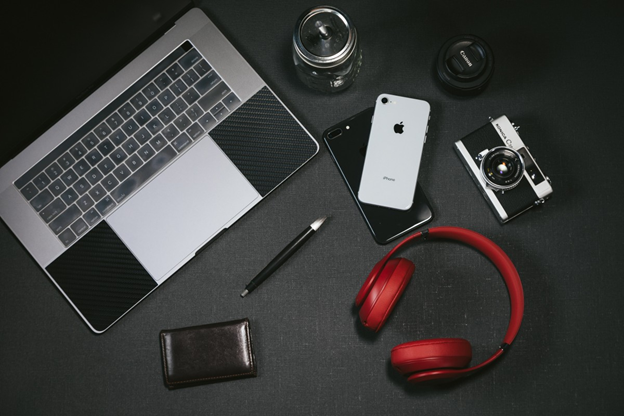 5 Ways to Use Tech Items for Decoration