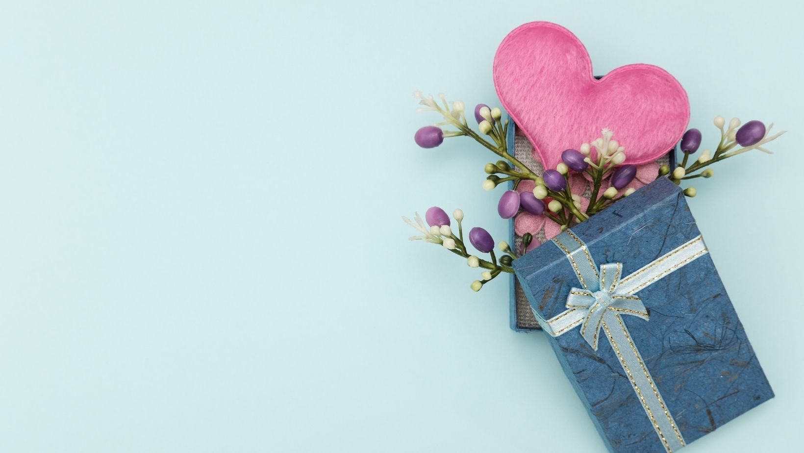 Top 7 unique gift ideas for her in 2022