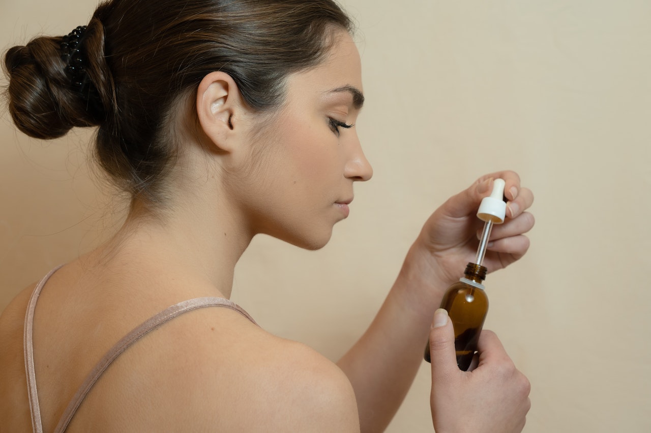 Benefits-of-essential-oils-on-skin-making-the-most-out-of-essential-oils