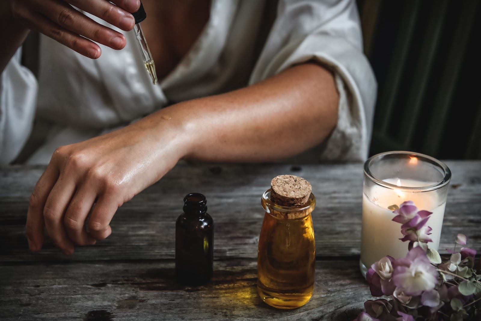 The Benefits of Essential Oils On Skin: The Perfect Oils For Skincare 