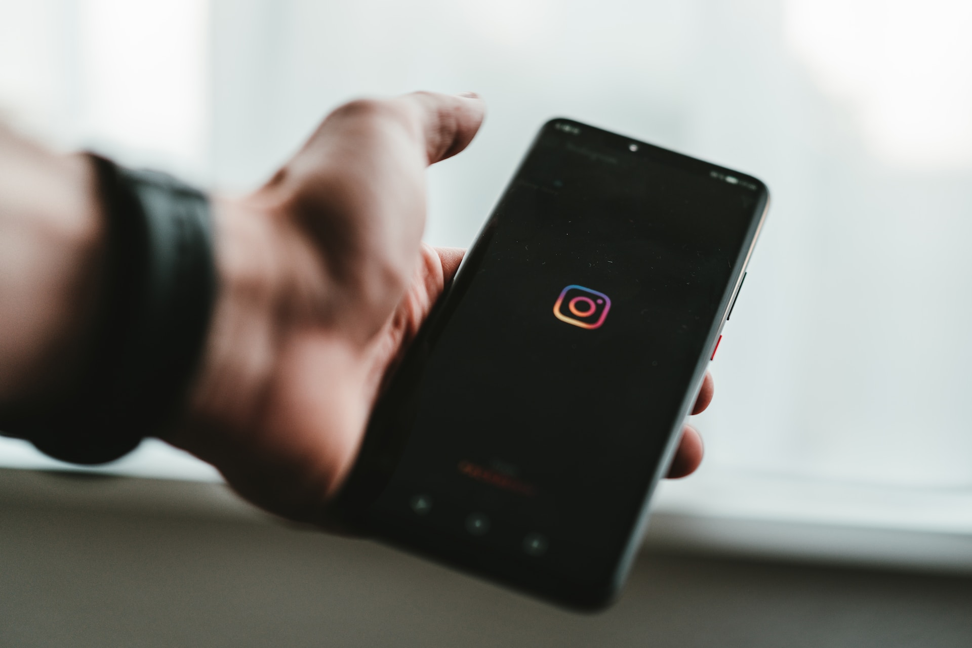 how to logout an instagram account from other devices without changing password