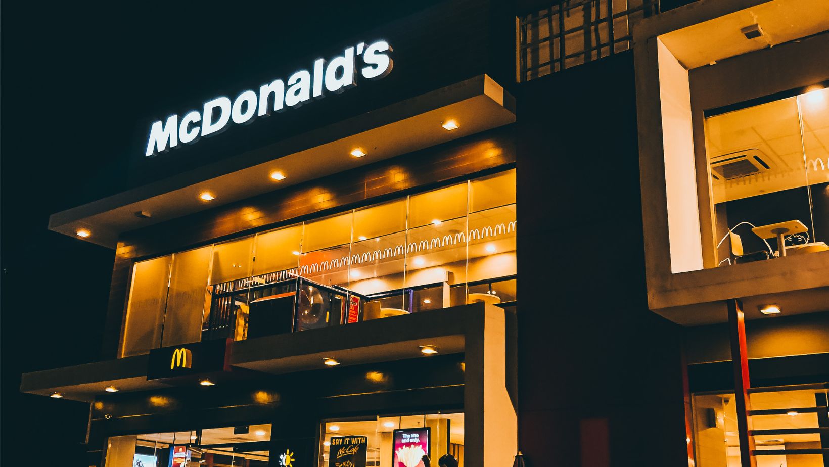 can you use rewards and deals on mcdonald's app at the same time