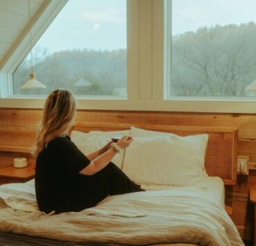 evening routines sleep support, better sleep habits, improve wellbeing evening, sleep hygiene tips, night routine relaxation, sleep quality enhancement, relaxing evening rituals, sleep better tips, wellbeing routines evening, evening habits for sleep